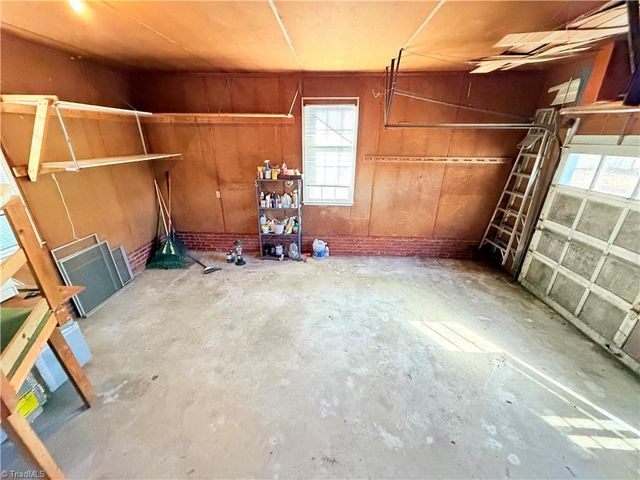 200 Royal Oaks Street, Thomasville, NC 27360