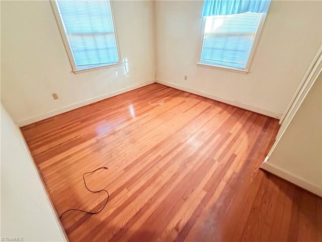 200 Royal Oaks Street, Thomasville, NC 27360