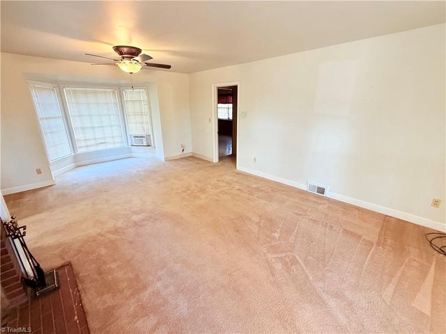 200 Royal Oaks Street, Thomasville, NC 27360