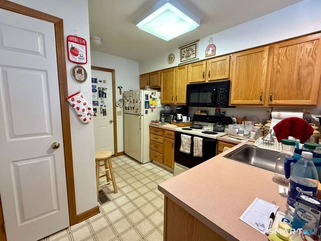 621 Overlook Path 621, Southington, CT 06489