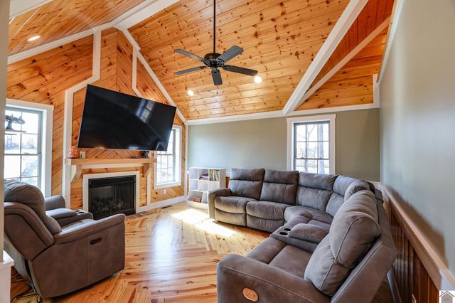 2255 Lovelaceville Florence Sta Rd W, Paducah, KY 42001