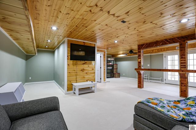 2255 Lovelaceville Florence Sta Rd W, Paducah, KY 42001