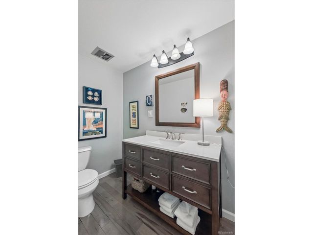 6277 S Locust St, Centennial, CO 80111