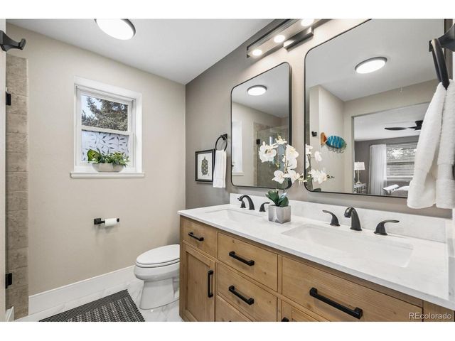 6277 S Locust St, Centennial, CO 80111