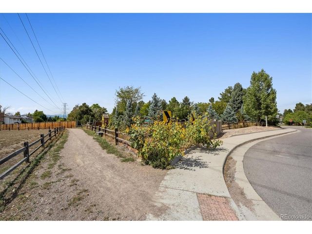 6277 S Locust St, Centennial, CO 80111