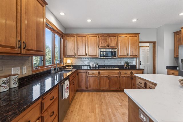 10147 Gristmill Ridge, Eden Prairie, MN 55347