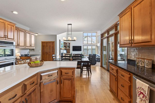 10147 Gristmill Ridge, Eden Prairie, MN 55347