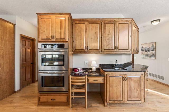 10147 Gristmill Ridge, Eden Prairie, MN 55347