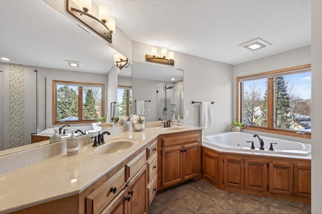 10147 Gristmill Ridge, Eden Prairie, MN 55347