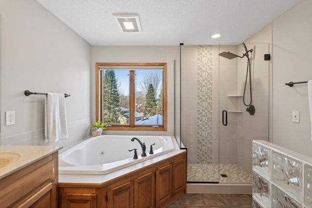 10147 Gristmill Ridge, Eden Prairie, MN 55347