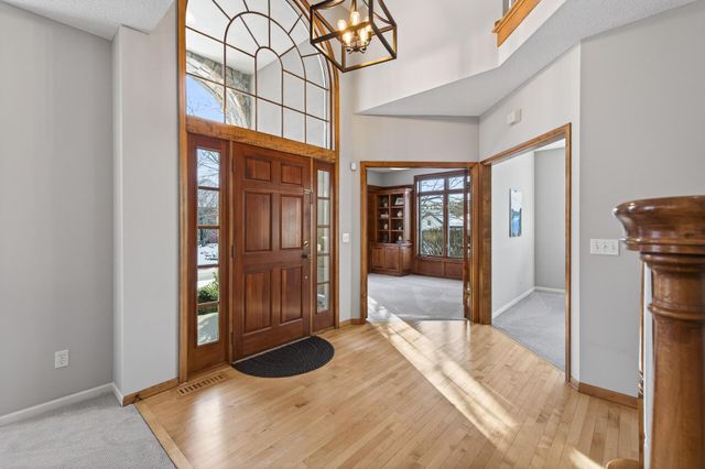 10147 Gristmill Ridge, Eden Prairie, MN 55347