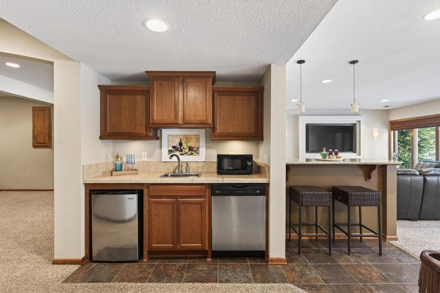 10147 Gristmill Ridge, Eden Prairie, MN 55347