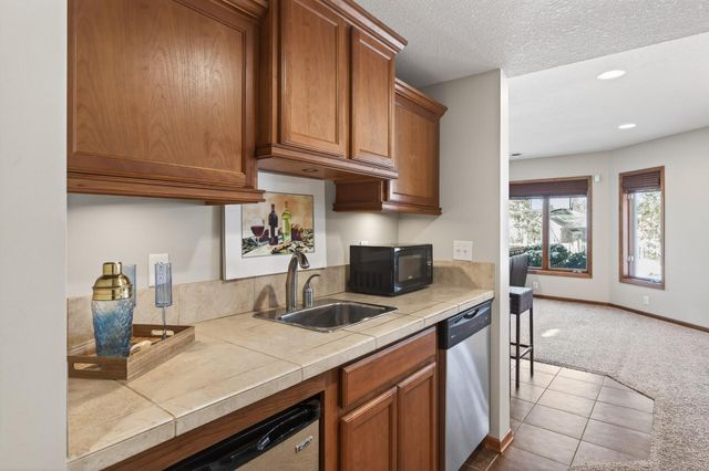 10147 Gristmill Ridge, Eden Prairie, MN 55347