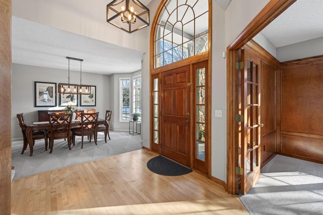 10147 Gristmill Ridge, Eden Prairie, MN 55347