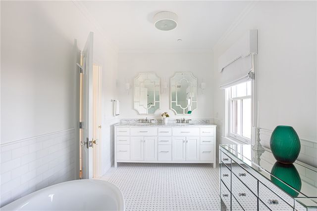 78 Rhode Island Avenue 8, Newport, RI 02840