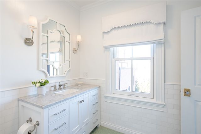 78 Rhode Island Avenue 8, Newport, RI 02840