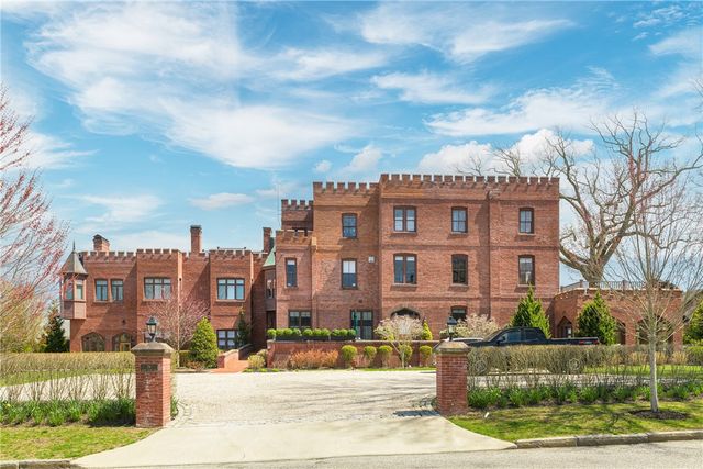 78 Rhode Island Avenue 8, Newport, RI 02840