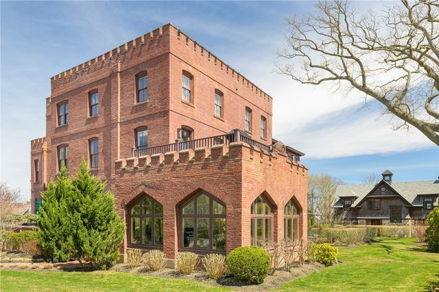 78 Rhode Island Avenue 8, Newport, RI 02840