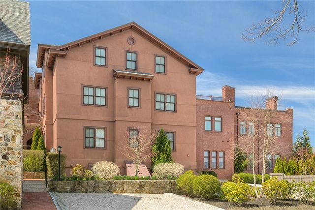 78 Rhode Island Avenue 8, Newport, RI 02840