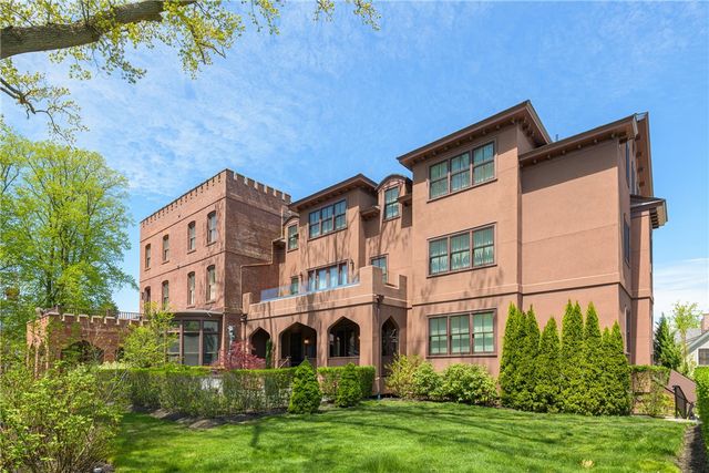 78 Rhode Island Avenue 8, Newport, RI 02840