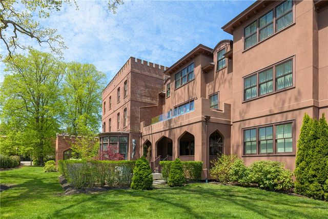 78 Rhode Island Avenue 8, Newport, RI 02840