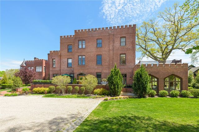 78 Rhode Island Avenue 8, Newport, RI 02840