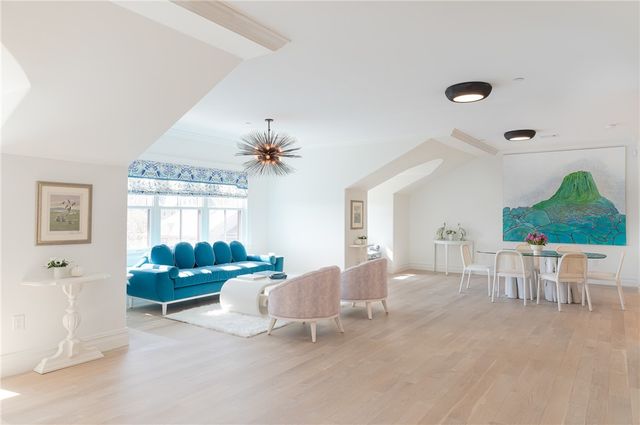 78 Rhode Island Avenue 8, Newport, RI 02840