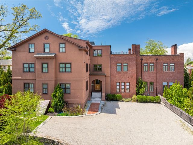 78 Rhode Island Avenue 8, Newport, RI 02840