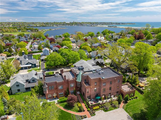 78 Rhode Island Avenue 8, Newport, RI 02840