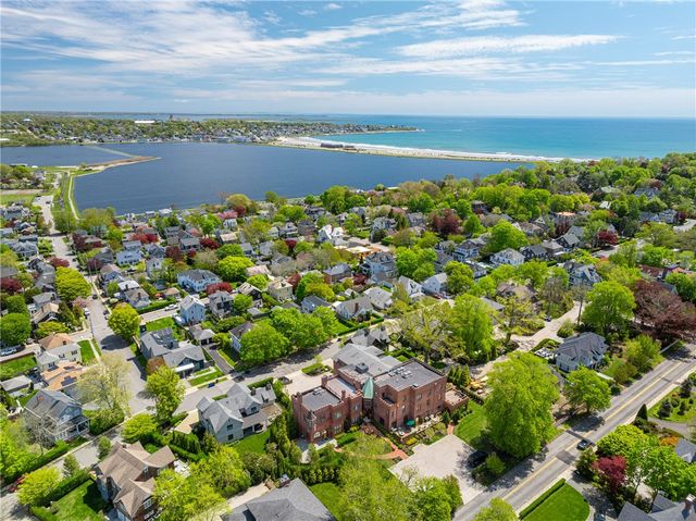 78 Rhode Island Avenue 8, Newport, RI 02840