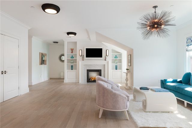 78 Rhode Island Avenue 8, Newport, RI 02840