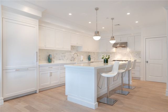 78 Rhode Island Avenue 8, Newport, RI 02840