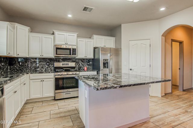 7545 Wolf Creek Drive, El Paso, TX 79911