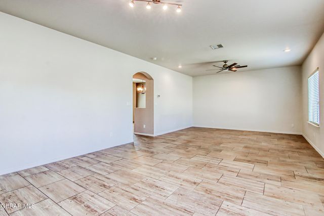 7545 Wolf Creek Drive, El Paso, TX 79911