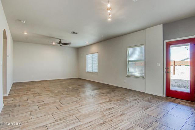 7545 Wolf Creek Drive, El Paso, TX 79911