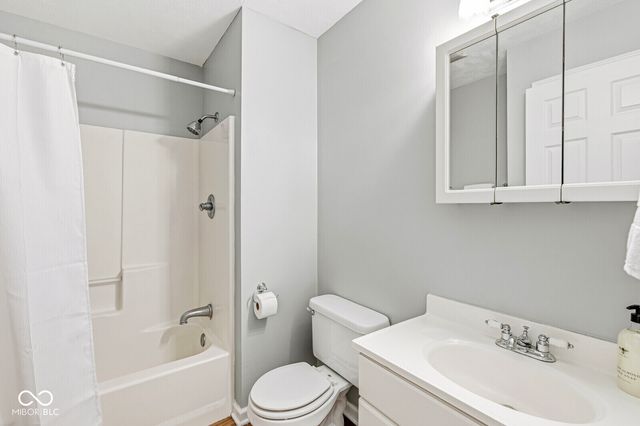 212 Lakeshore Drive, Lebanon, IN 46052