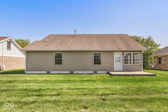 212 Lakeshore Drive, Lebanon, IN 46052