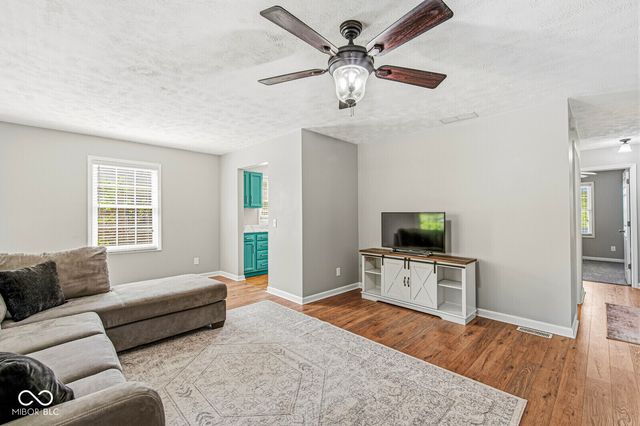 212 Lakeshore Drive, Lebanon, IN 46052