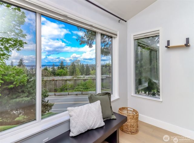 11727 NE 80TH Street #B4, Kirkland, WA 98033