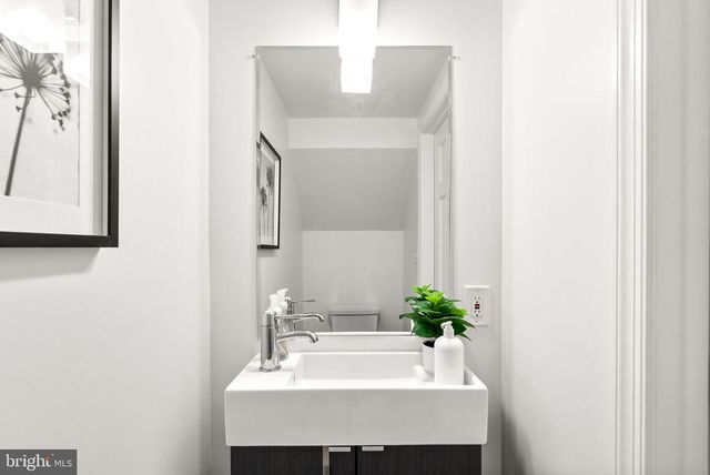 1201 QUEEN ST NE, Washington, DC 20002