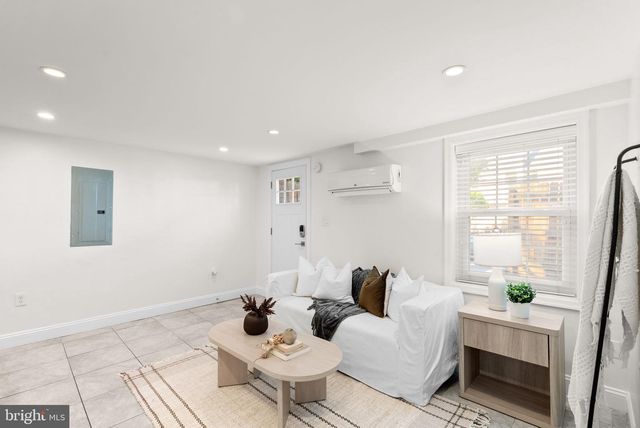 1201 QUEEN ST NE, Washington, DC 20002