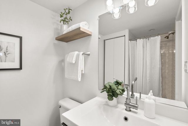 1201 QUEEN ST NE, Washington, DC 20002