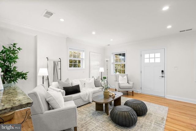 1201 QUEEN ST NE, Washington, DC 20002