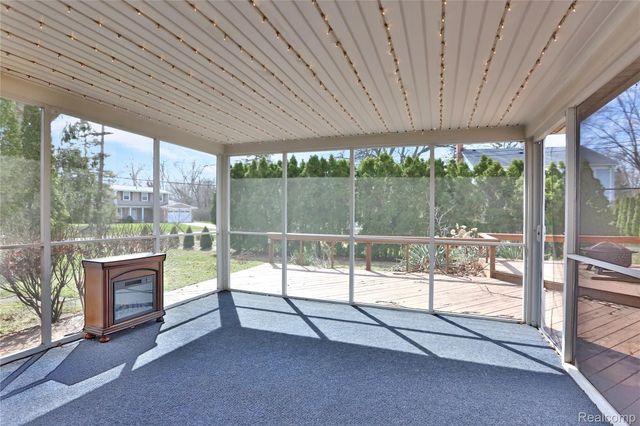 32319 Nottingwood Street, Farmington Hills, MI 48334