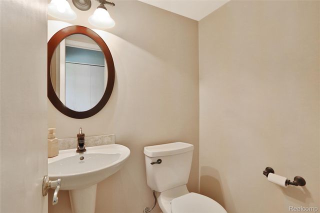 32319 Nottingwood Street, Farmington Hills, MI 48334