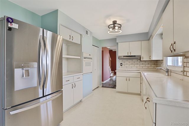 32319 Nottingwood Street, Farmington Hills, MI 48334