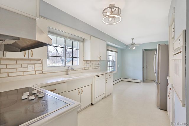 32319 Nottingwood Street, Farmington Hills, MI 48334