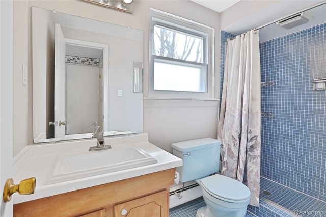 32319 Nottingwood Street, Farmington Hills, MI 48334