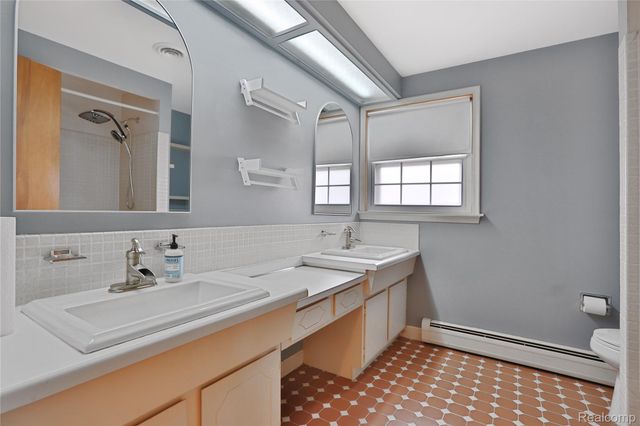 32319 Nottingwood Street, Farmington Hills, MI 48334