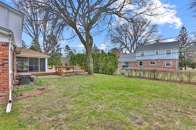 32319 Nottingwood Street, Farmington Hills, MI 48334